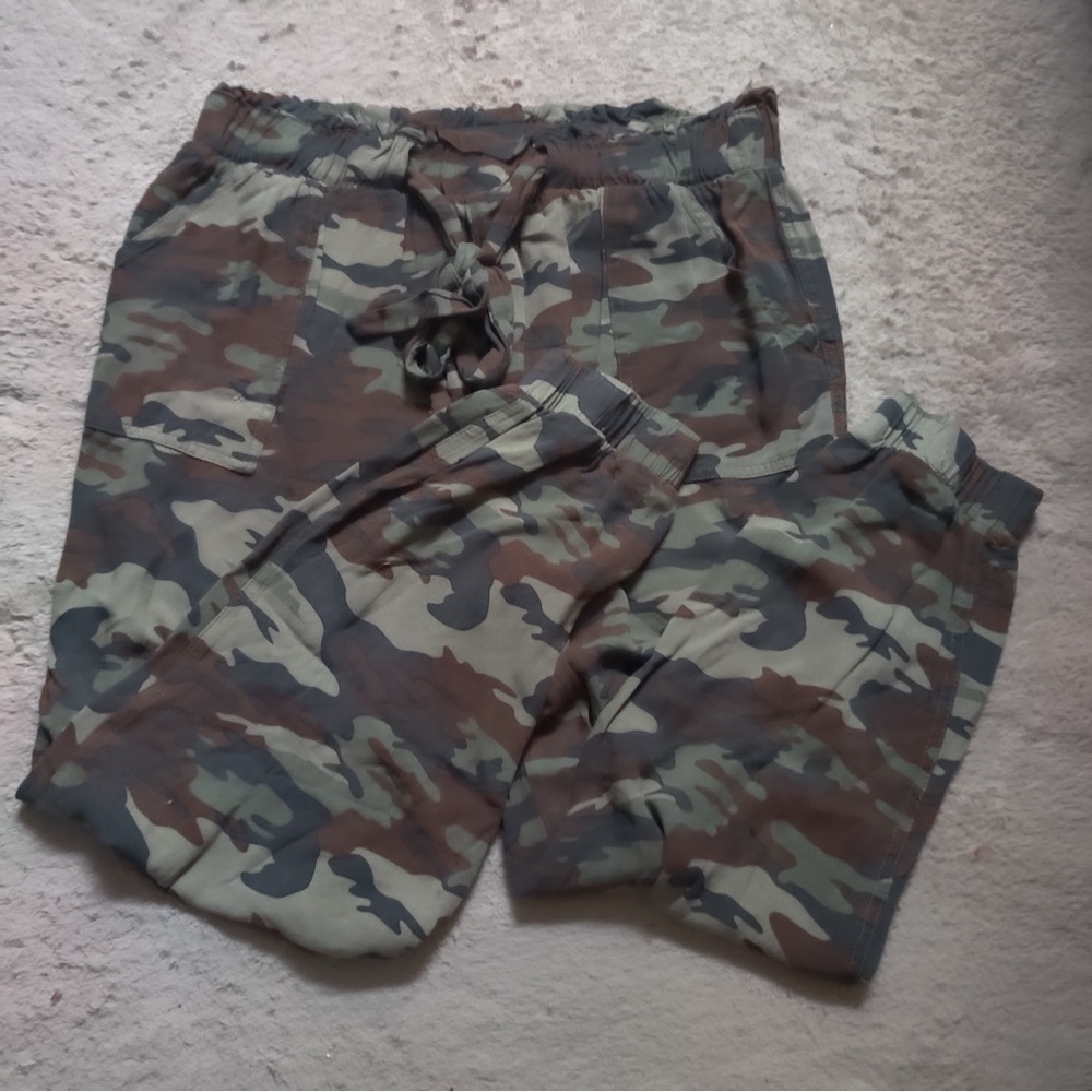 Rue21 Camouflage Joggers with Tue Waist Bow Sweatpants Camo